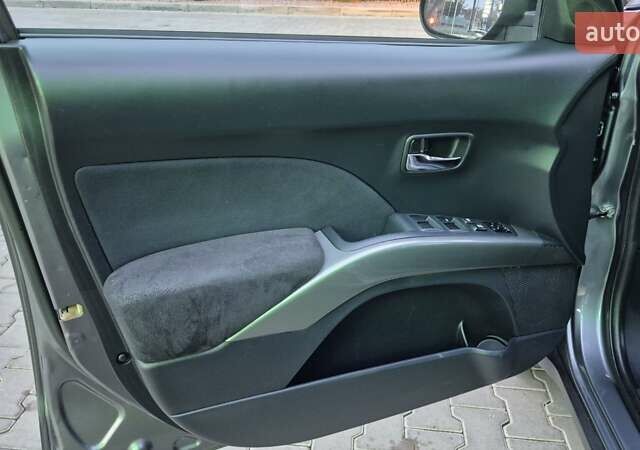 Серый Мицубиси Аутлендер ХЛ, объемом двигателя 2.2 л и пробегом 268 тыс. км за 8999 $, фото 29 на Automoto.ua