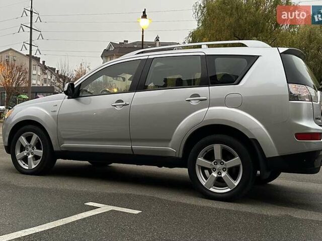 Серый Мицубиси Аутлендер ХЛ, объемом двигателя 3 л и пробегом 129 тыс. км за 10450 $, фото 14 на Automoto.ua
