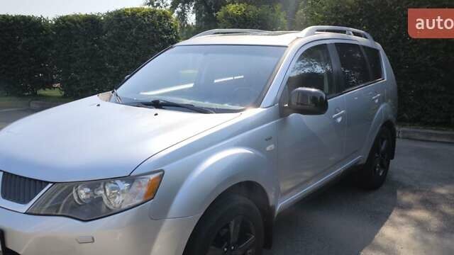 Сірий Міцубісі Аутлендер ХЛ, об'ємом двигуна 2.99 л та пробігом 192 тис. км за 9800 $, фото 23 на Automoto.ua