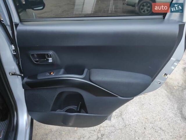 Сірий Міцубісі Аутлендер ХЛ, об'ємом двигуна 2.4 л та пробігом 307 тис. км за 8399 $, фото 47 на Automoto.ua