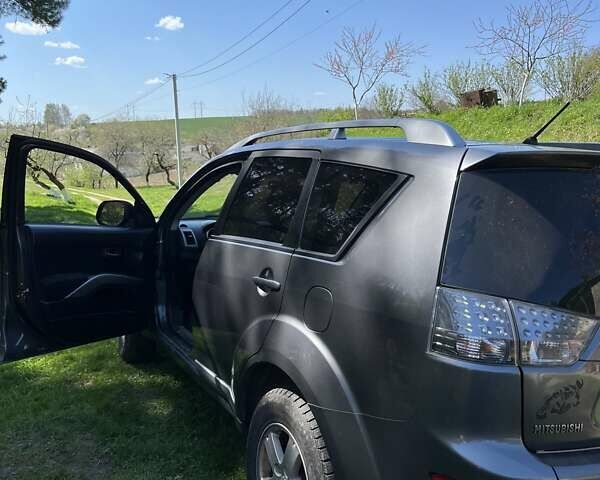 Серый Мицубиси Аутлендер ХЛ, объемом двигателя 2 л и пробегом 247 тыс. км за 5000 $, фото 12 на Automoto.ua
