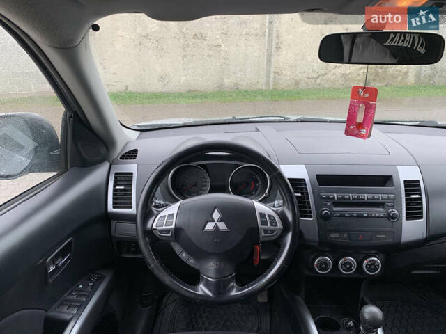 Сірий Міцубісі Аутлендер ХЛ, об'ємом двигуна 2 л та пробігом 310 тис. км за 6999 $, фото 22 на Automoto.ua