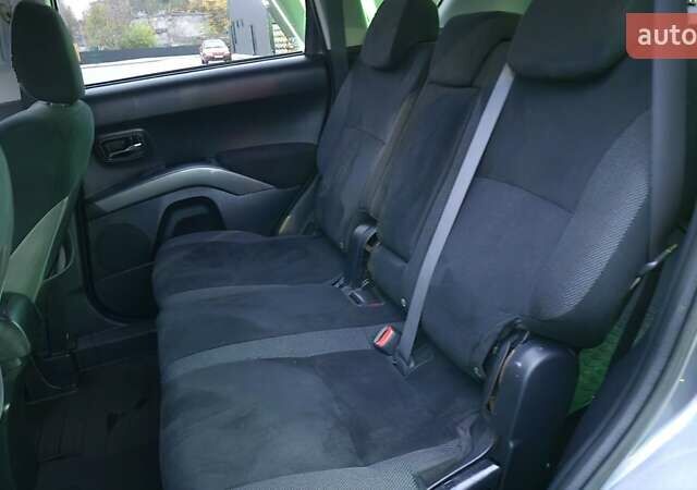 Серый Мицубиси Аутлендер ХЛ, объемом двигателя 2.2 л и пробегом 268 тыс. км за 8999 $, фото 28 на Automoto.ua