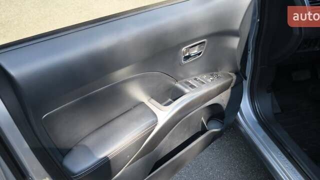 Сірий Міцубісі Аутлендер ХЛ, об'ємом двигуна 2.99 л та пробігом 192 тис. км за 9800 $, фото 25 на Automoto.ua