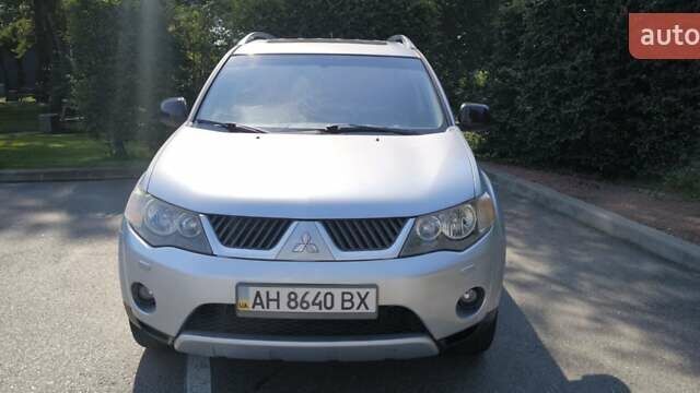 Сірий Міцубісі Аутлендер ХЛ, об'ємом двигуна 2.99 л та пробігом 192 тис. км за 9800 $, фото 1 на Automoto.ua