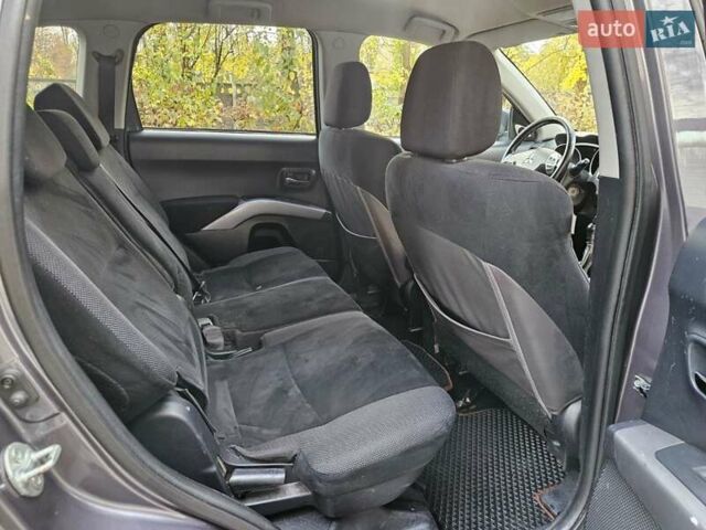 Серый Мицубиси Аутлендер ХЛ, объемом двигателя 2 л и пробегом 450 тыс. км за 4600 $, фото 13 на Automoto.ua