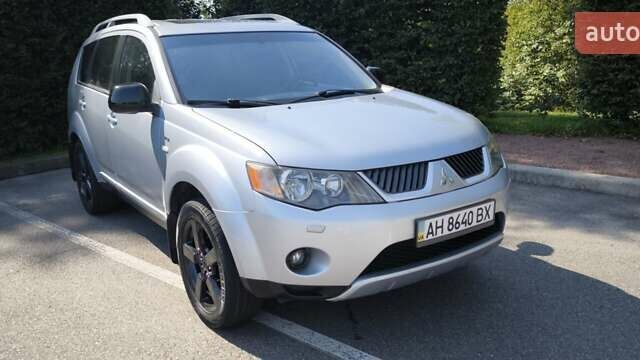 Сірий Міцубісі Аутлендер ХЛ, об'ємом двигуна 2.99 л та пробігом 192 тис. км за 9800 $, фото 2 на Automoto.ua