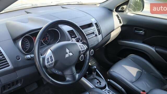 Сірий Міцубісі Аутлендер ХЛ, об'ємом двигуна 2.99 л та пробігом 192 тис. км за 9800 $, фото 27 на Automoto.ua