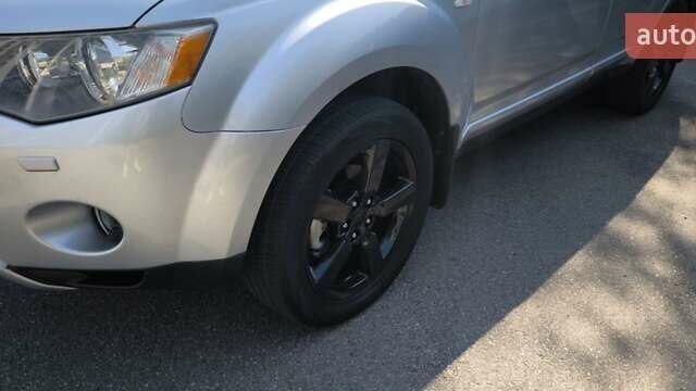 Сірий Міцубісі Аутлендер ХЛ, об'ємом двигуна 2.99 л та пробігом 192 тис. км за 9800 $, фото 21 на Automoto.ua