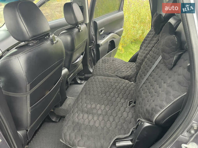 Серый Мицубиси Аутлендер ХЛ, объемом двигателя 3 л и пробегом 253 тыс. км за 8500 $, фото 9 на Automoto.ua