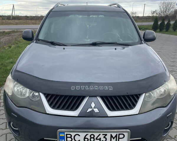 Серый Мицубиси Аутлендер ХЛ, объемом двигателя 3 л и пробегом 253 тыс. км за 8500 $, фото 2 на Automoto.ua