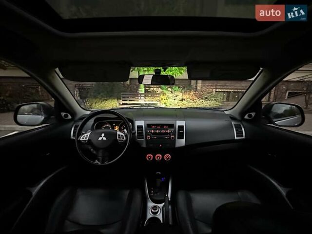 Серый Мицубиси Аутлендер ХЛ, объемом двигателя 3 л и пробегом 129 тыс. км за 10450 $, фото 37 на Automoto.ua