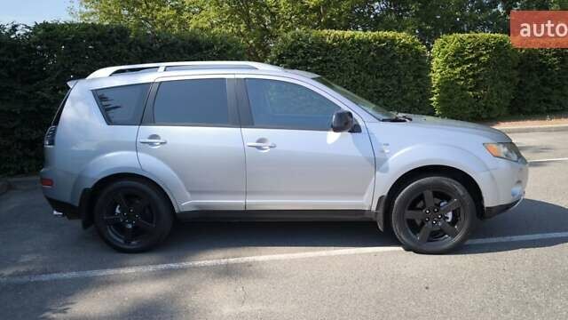 Сірий Міцубісі Аутлендер ХЛ, об'ємом двигуна 2.99 л та пробігом 192 тис. км за 9800 $, фото 5 на Automoto.ua