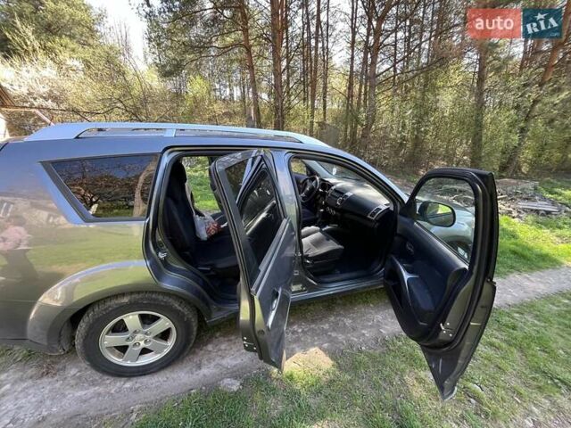 Серый Мицубиси Аутлендер ХЛ, объемом двигателя 2 л и пробегом 247 тыс. км за 5000 $, фото 5 на Automoto.ua
