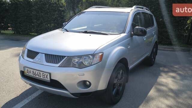 Сірий Міцубісі Аутлендер ХЛ, об'ємом двигуна 2.99 л та пробігом 192 тис. км за 9800 $, фото 3 на Automoto.ua