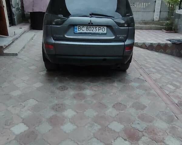 Серый Мицубиси Аутлендер ХЛ, объемом двигателя 2.36 л и пробегом 350 тыс. км за 8800 $, фото 8 на Automoto.ua