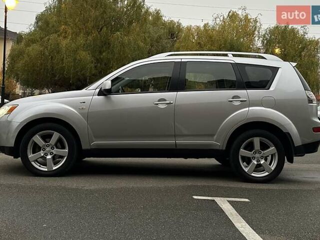 Серый Мицубиси Аутлендер ХЛ, объемом двигателя 3 л и пробегом 129 тыс. км за 10450 $, фото 13 на Automoto.ua