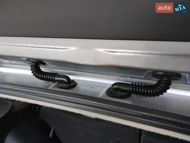 Сірий Міцубісі Аутлендер ХЛ, об'ємом двигуна 2.4 л та пробігом 307 тис. км за 8399 $, фото 43 на Automoto.ua