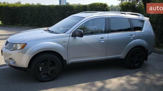Сірий Міцубісі Аутлендер ХЛ, об'ємом двигуна 2.99 л та пробігом 192 тис. км за 9800 $, фото 16 на Automoto.ua