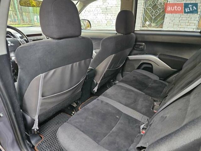 Серый Мицубиси Аутлендер ХЛ, объемом двигателя 2 л и пробегом 450 тыс. км за 4600 $, фото 11 на Automoto.ua