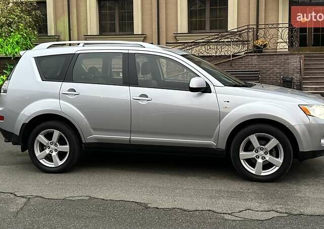 Серый Мицубиси Аутлендер ХЛ, объемом двигателя 3 л и пробегом 129 тыс. км за 10450 $, фото 19 на Automoto.ua