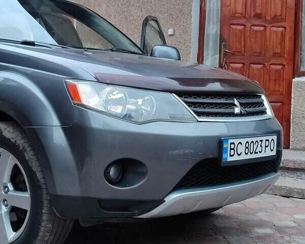 Серый Мицубиси Аутлендер ХЛ, объемом двигателя 2.36 л и пробегом 350 тыс. км за 8800 $, фото 2 на Automoto.ua