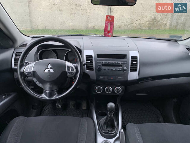 Сірий Міцубісі Аутлендер ХЛ, об'ємом двигуна 2 л та пробігом 310 тис. км за 6999 $, фото 21 на Automoto.ua