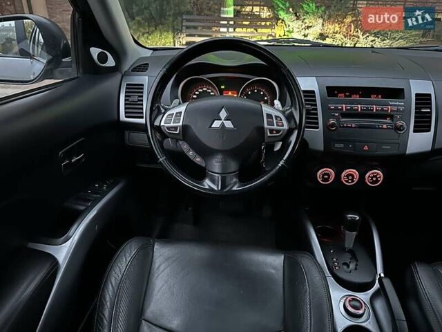 Серый Мицубиси Аутлендер ХЛ, объемом двигателя 3 л и пробегом 129 тыс. км за 10450 $, фото 32 на Automoto.ua