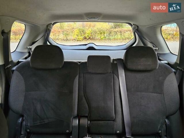 Серый Мицубиси Аутлендер ХЛ, объемом двигателя 2 л и пробегом 450 тыс. км за 4600 $, фото 12 на Automoto.ua