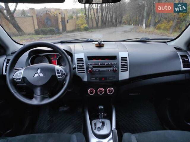 Сірий Міцубісі Аутлендер ХЛ, об'ємом двигуна 2.4 л та пробігом 307 тис. км за 8399 $, фото 37 на Automoto.ua