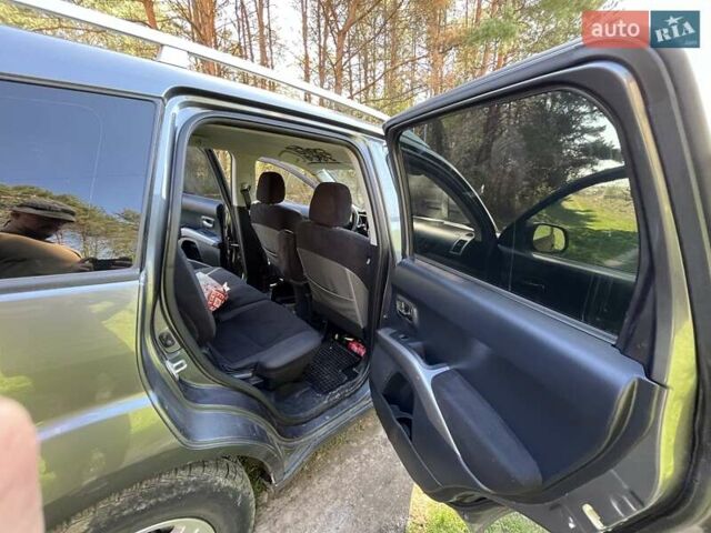 Серый Мицубиси Аутлендер ХЛ, объемом двигателя 2 л и пробегом 247 тыс. км за 5000 $, фото 3 на Automoto.ua