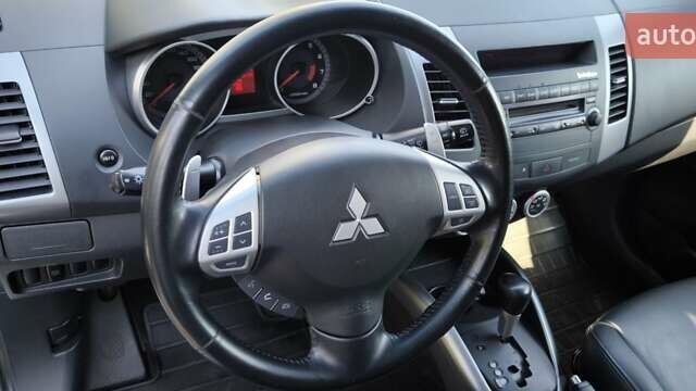 Сірий Міцубісі Аутлендер ХЛ, об'ємом двигуна 2.99 л та пробігом 192 тис. км за 9800 $, фото 26 на Automoto.ua