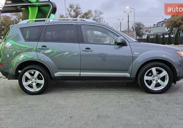 Серый Мицубиси Аутлендер ХЛ, объемом двигателя 2.2 л и пробегом 268 тыс. км за 8999 $, фото 4 на Automoto.ua