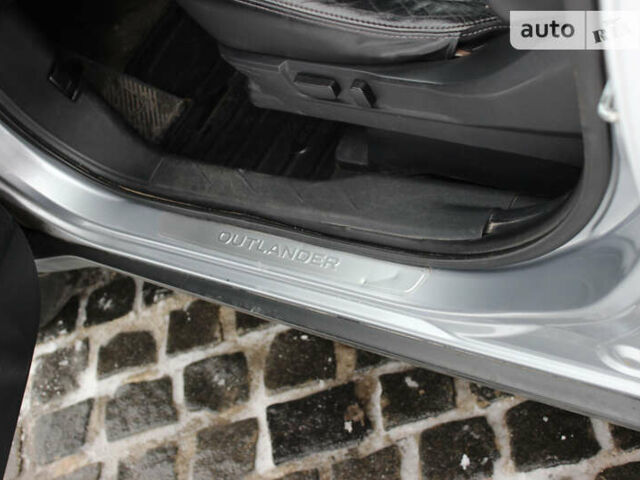 Сірий Міцубісі Аутлендер ХЛ, об'ємом двигуна 3 л та пробігом 244 тис. км за 8700 $, фото 14 на Automoto.ua