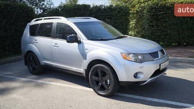 Сірий Міцубісі Аутлендер ХЛ, об'ємом двигуна 2.99 л та пробігом 192 тис. км за 9800 $, фото 7 на Automoto.ua