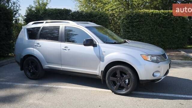 Сірий Міцубісі Аутлендер ХЛ, об'ємом двигуна 2.99 л та пробігом 192 тис. км за 9800 $, фото 6 на Automoto.ua