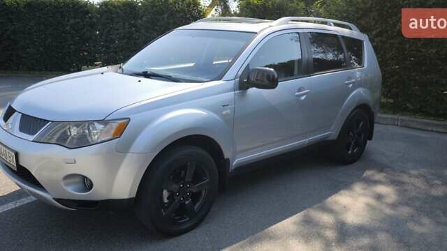 Сірий Міцубісі Аутлендер ХЛ, об'ємом двигуна 2.99 л та пробігом 192 тис. км за 9800 $, фото 4 на Automoto.ua