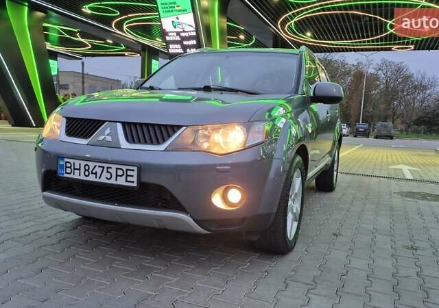 Серый Мицубиси Аутлендер ХЛ, объемом двигателя 2.2 л и пробегом 268 тыс. км за 8999 $, фото 19 на Automoto.ua