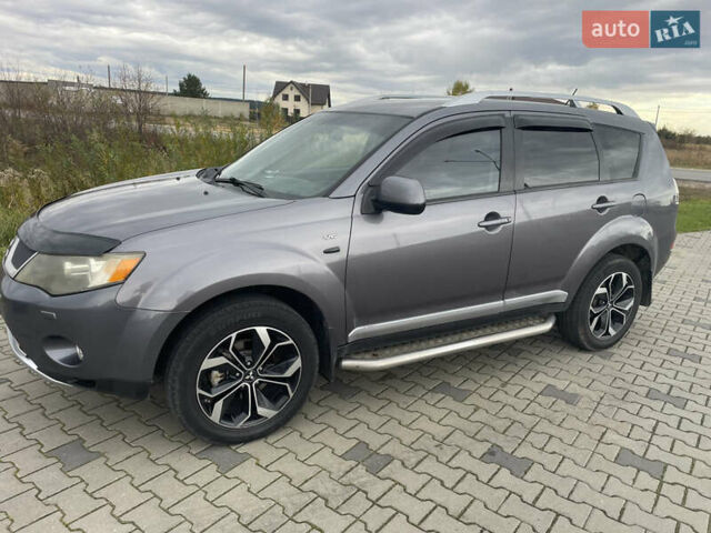 Серый Мицубиси Аутлендер ХЛ, объемом двигателя 3 л и пробегом 253 тыс. км за 8500 $, фото 6 на Automoto.ua
