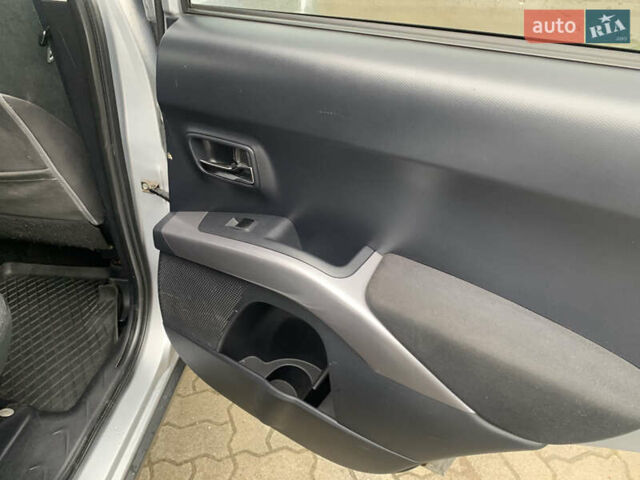 Сірий Міцубісі Аутлендер ХЛ, об'ємом двигуна 2 л та пробігом 310 тис. км за 6999 $, фото 12 на Automoto.ua