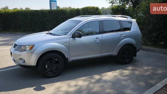 Сірий Міцубісі Аутлендер ХЛ, об'ємом двигуна 2.99 л та пробігом 192 тис. км за 9800 $, фото 20 на Automoto.ua