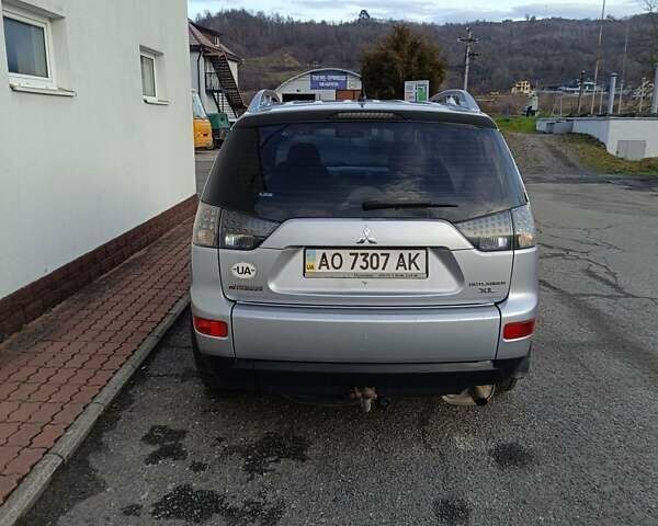 Серый Мицубиси Аутлендер ХЛ, объемом двигателя 2.36 л и пробегом 260 тыс. км за 8800 $, фото 3 на Automoto.ua