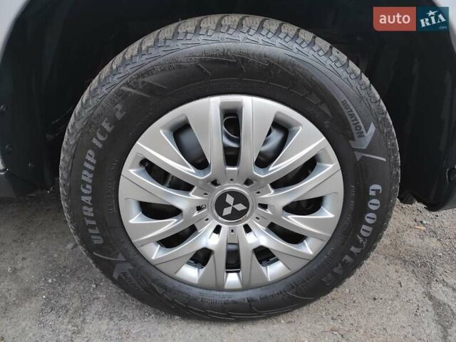 Серый Мицубиси Аутлендер ХЛ, объемом двигателя 2.4 л и пробегом 307 тыс. км за 8299 $, фото 22 на Automoto.ua