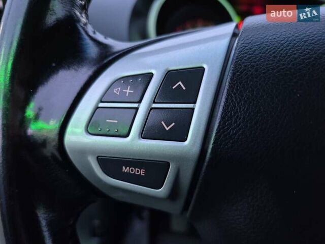 Серый Мицубиси Аутлендер ХЛ, объемом двигателя 2.2 л и пробегом 268 тыс. км за 8999 $, фото 42 на Automoto.ua