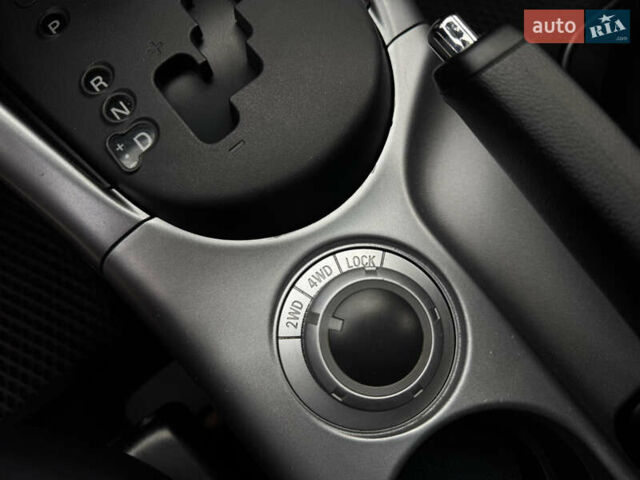Сірий Міцубісі Аутлендер ХЛ, об'ємом двигуна 3 л та пробігом 195 тис. км за 10300 $, фото 27 на Automoto.ua