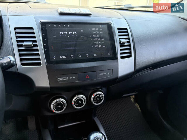 Міцубісі Аутлендер ХЛ 2008 у Києві на Automoto.ua Сірий Міцубісі Аутлендер ХЛ, об'ємом двигуна 2.36 л та пробігом 215 тис. км за 9000 $, фото 10 на Automoto.ua