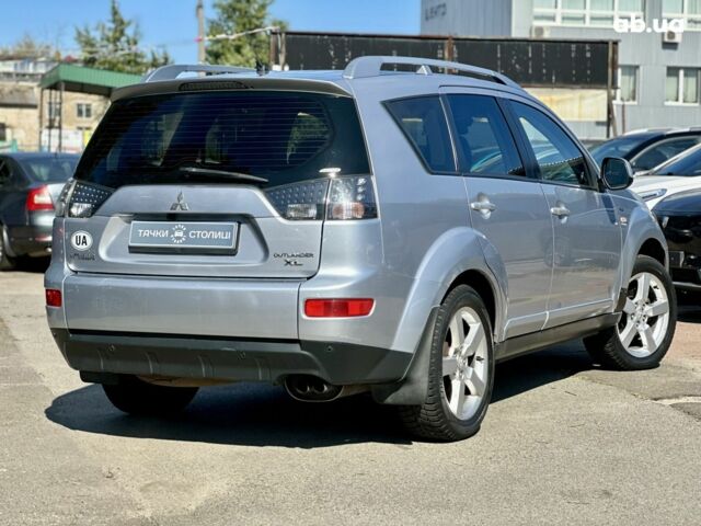 Серый Мицубиси Аутлендер ХЛ, объемом двигателя 3 л и пробегом 201 тыс. км за 8300 $, фото 4 на Automoto.ua