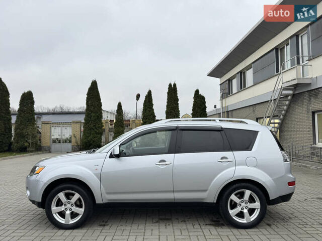 Серый Мицубиси Аутлендер ХЛ, объемом двигателя 3 л и пробегом 195 тыс. км за 10300 $, фото 3 на Automoto.ua