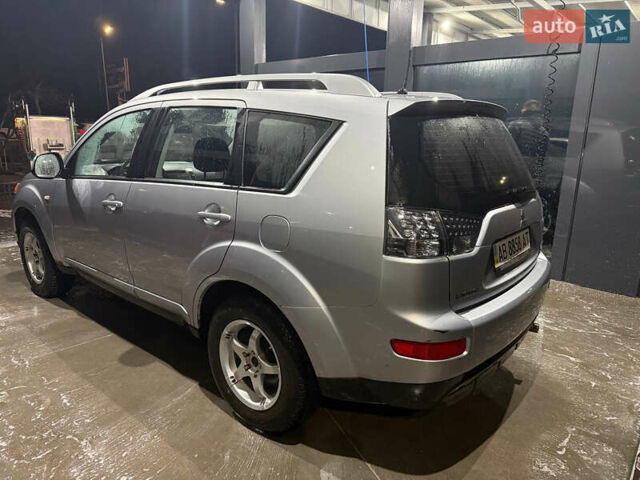 Серый Мицубиси Аутлендер ХЛ, объемом двигателя 2.36 л и пробегом 208 тыс. км за 7800 $, фото 2 на Automoto.ua