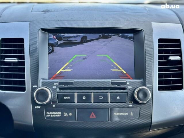 Серый Мицубиси Аутлендер ХЛ, объемом двигателя 3 л и пробегом 201 тыс. км за 8300 $, фото 12 на Automoto.ua